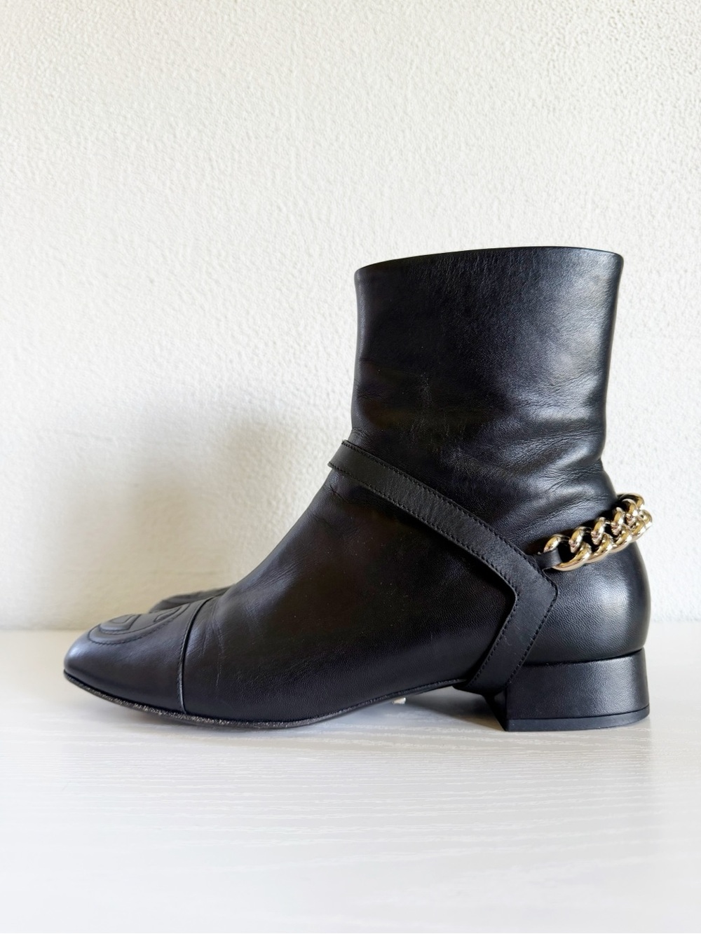 Gucci Black Leather Interlocking GG Chain Ankle Boots Size EU 40